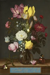 ガラス花瓶の花の花束